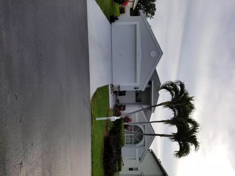 1321 E Fairfax CIR, Boynton Beach, FL 33436