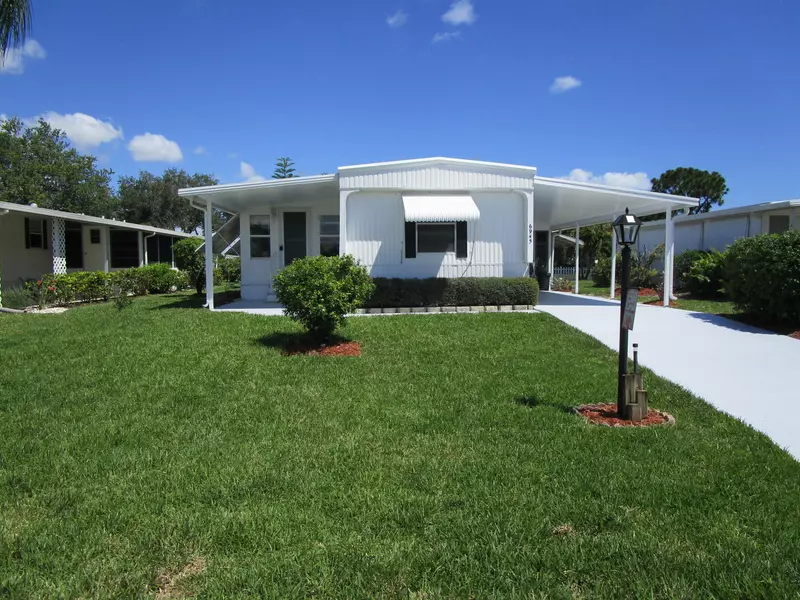 6945 SE Amendment ST, Hobe Sound, FL 33455