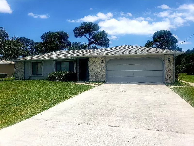 2433 SE Hallahan ST, Port Saint Lucie, FL 34952