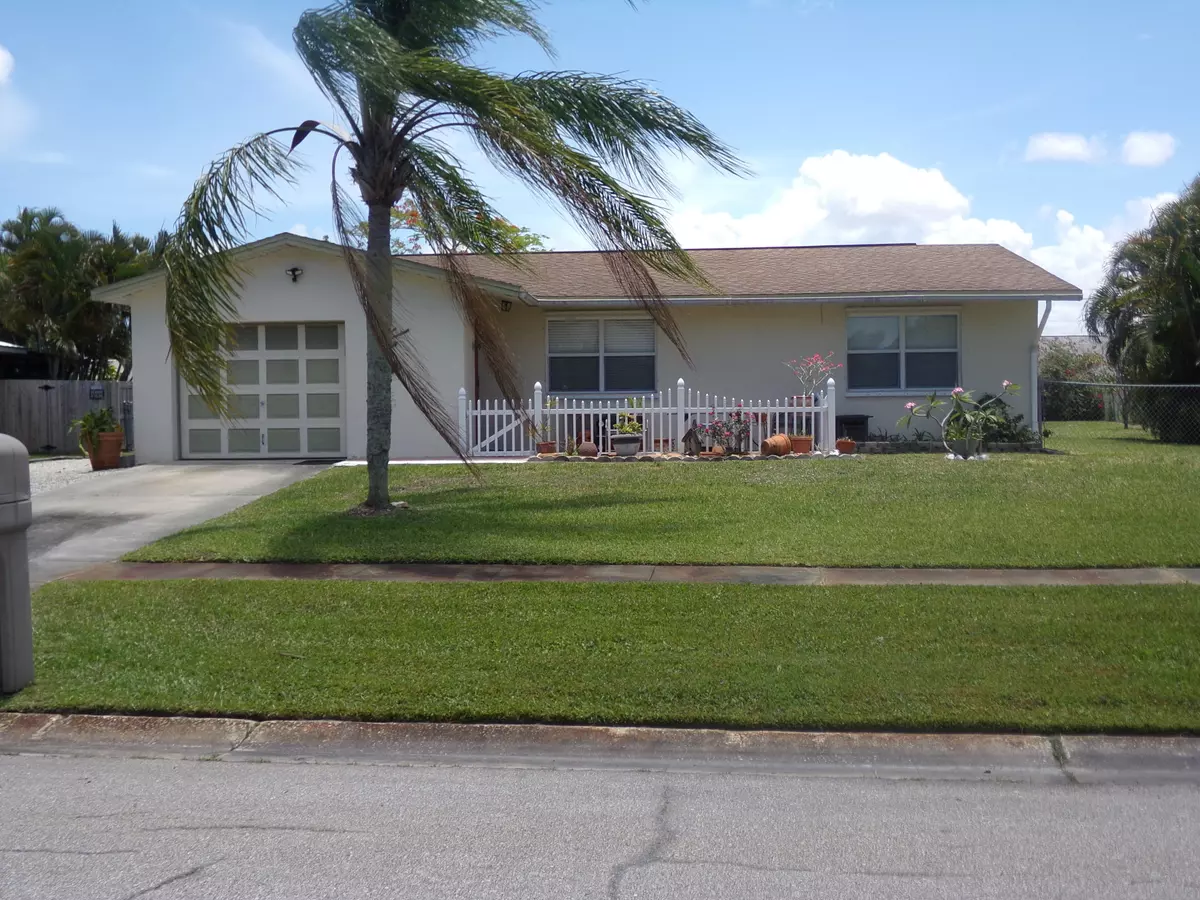 Port Saint Lucie, FL 34983,314 NE Camelot DR