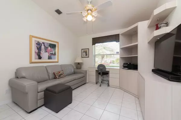 Boynton Beach, FL 33437,7292 Modena DR