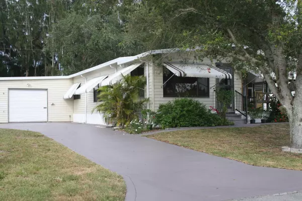 8031 SE Skylark AVE, Hobe Sound, FL 33455