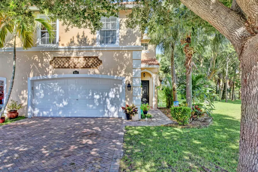 9211 Villa Palma LN, Palm Beach Gardens, FL 33418