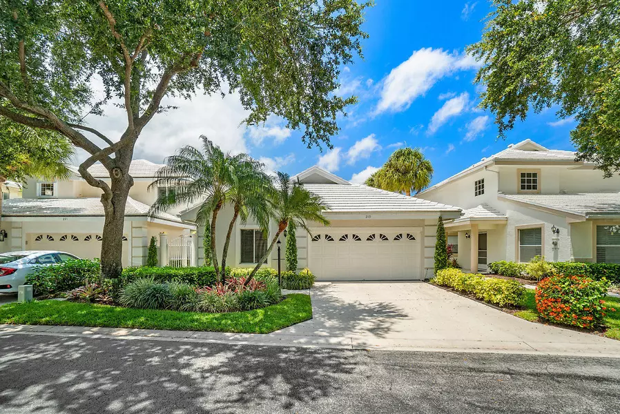 219 W Canterbury DR, Palm Beach Gardens, FL 33418