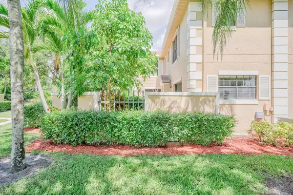 Palm Beach Gardens, FL 33418,351 Prestwick CIR 3