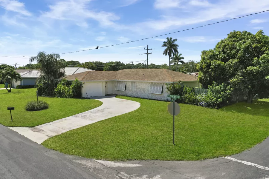 1290 SW 27th PL, Boynton Beach, FL 33426