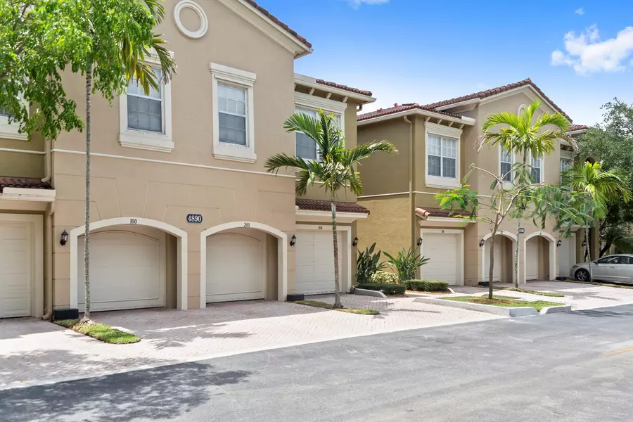 4890 Bonsai CIR 106, Palm Beach Gardens, FL 33418