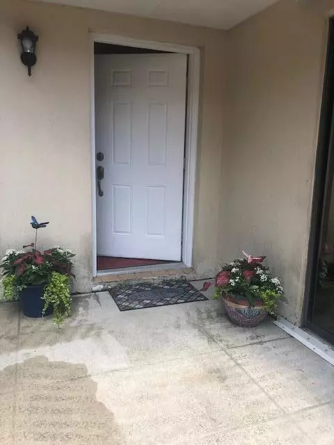 416 4th LN, Palm Beach Gardens, FL 33418