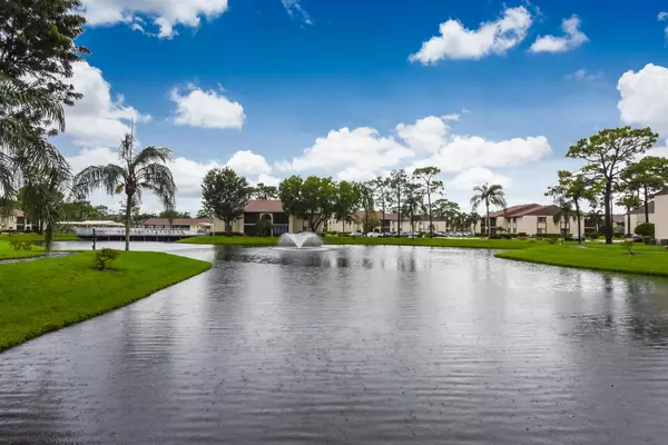 Lake Worth, FL 33463,315 Knotty Pine CIR C2