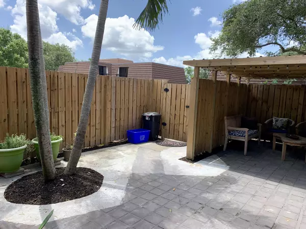 Palm Beach Gardens, FL 33418,311 3rd LN