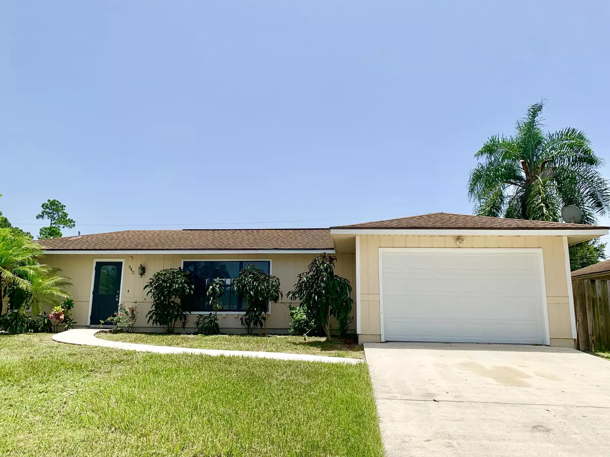 Port Saint Lucie, FL 34983,942 SE Candle AVE