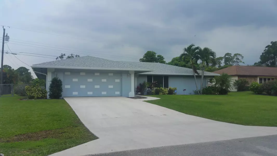 32 E Arch DR, Lake Worth, FL 33467