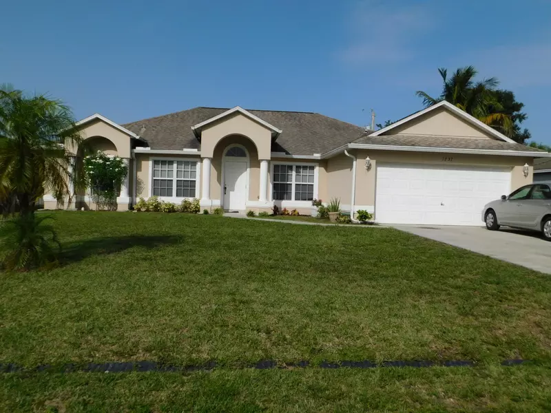 1237 SE Naples LN, Port Saint Lucie, FL 34983