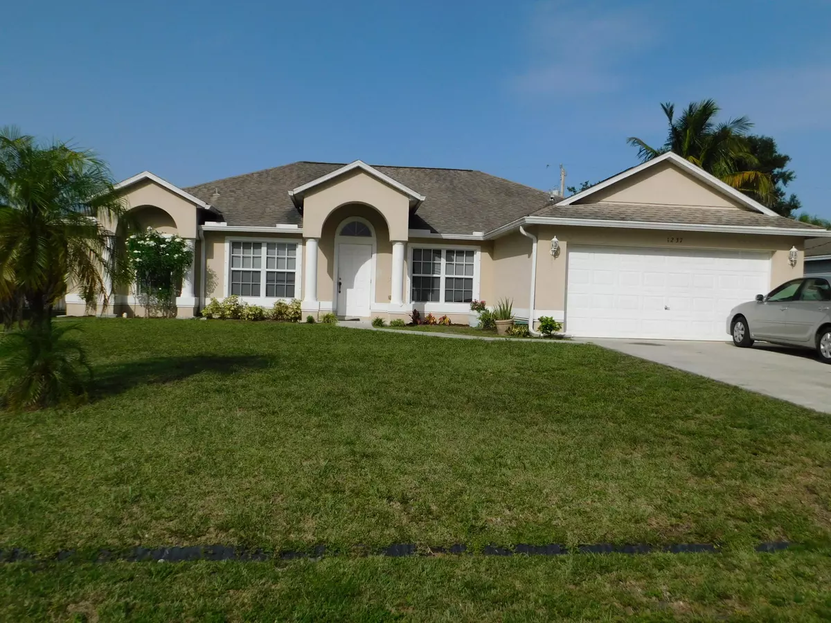 Port Saint Lucie, FL 34983,1237 SE Naples LN