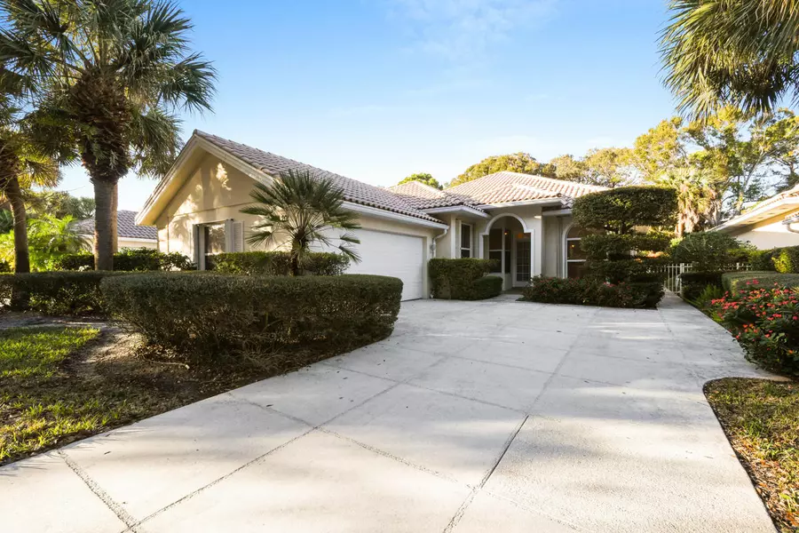 201 E Tall Oaks CIR, Palm Beach Gardens, FL 33410