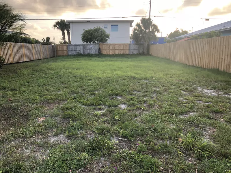 1825 N J ST, Lake Worth Beach, FL 33460