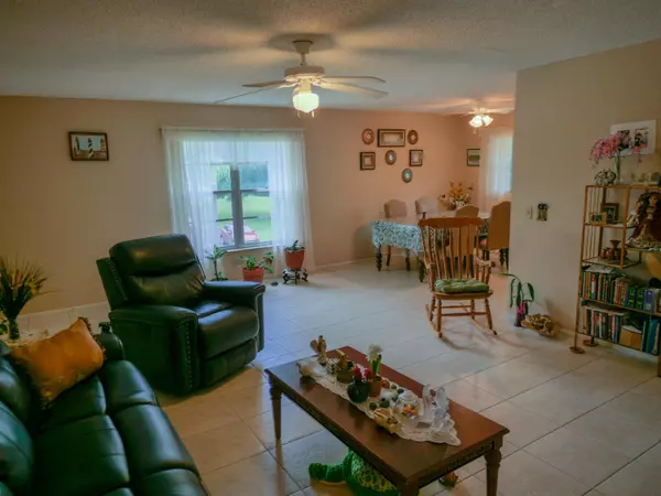 Fort Pierce, FL 34952,20 Lake Vista TRL 207