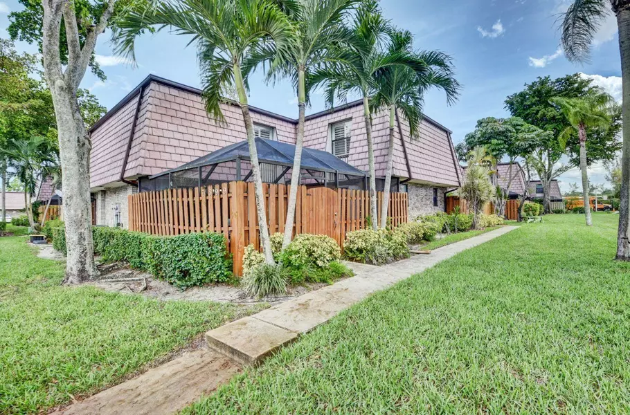 7599 W Courtyard RUN, Boca Raton, FL 33433