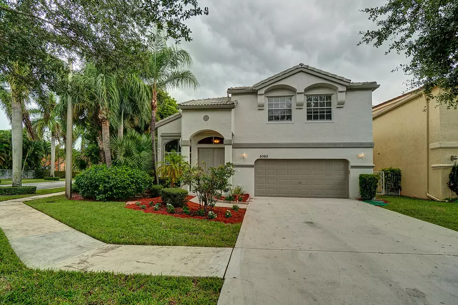 6562 Stonehurst CIR, Lake Worth, FL 33467