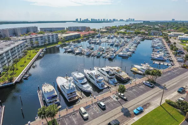 North Palm Beach, FL 33408,143 Yacht Club DR 14