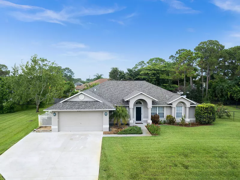 401 SE Walters TER, Port Saint Lucie, FL 34983