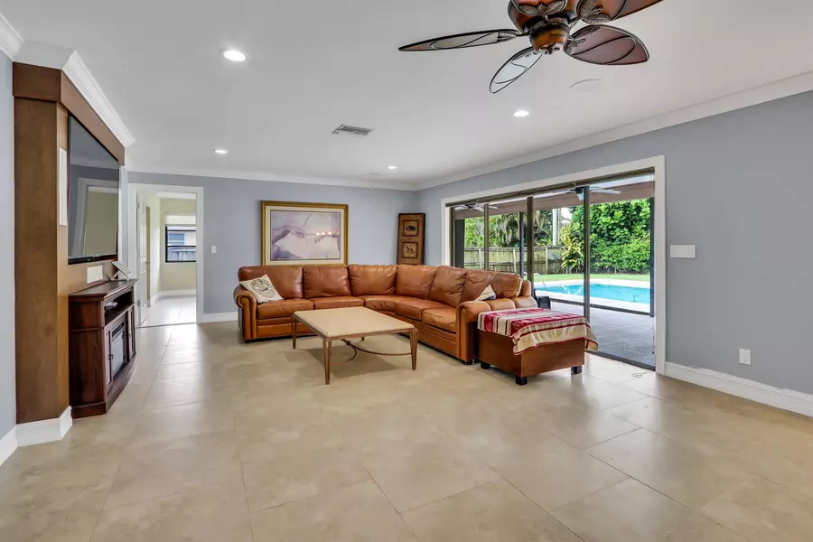 81 E Fairview, Tequesta, FL 33469