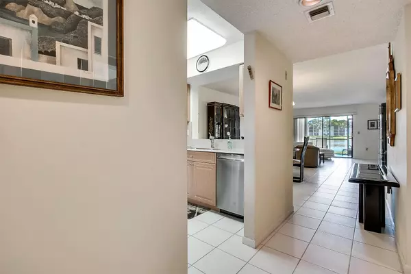 Delray Beach, FL 33484,6093 Pointe Regal CIR 105