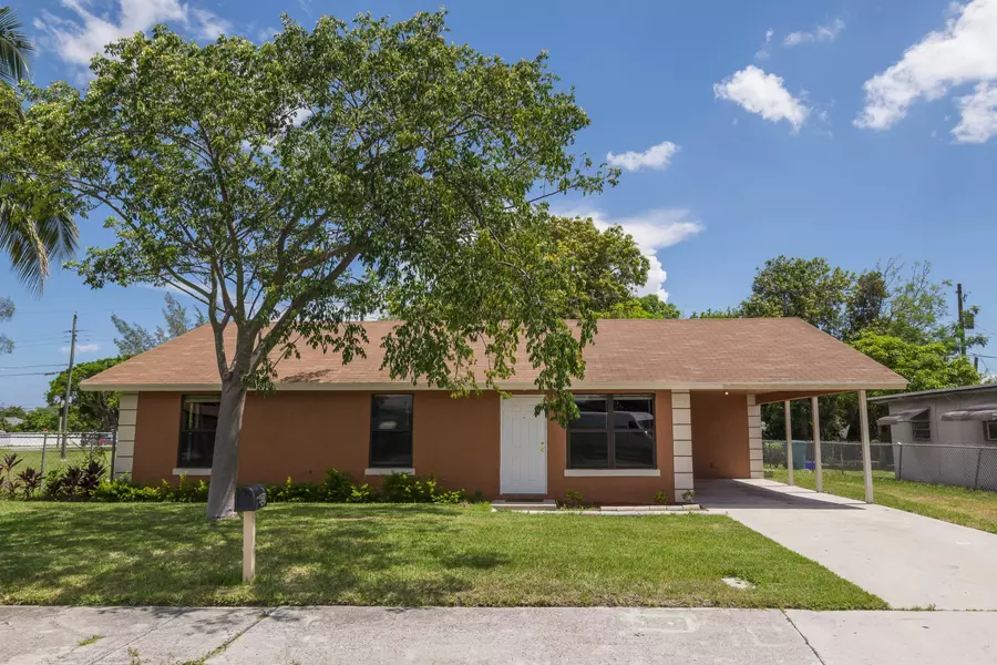 418 NW 13th AVE, Boynton Beach, FL 33435