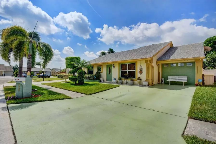 5651 Lake George PL, Lake Worth, FL 33463