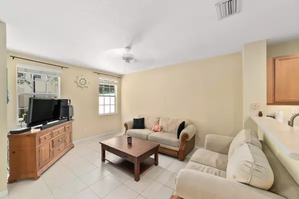 Delray Beach, FL 33444,118 N Longport CIR 4b