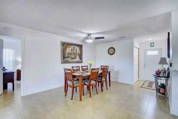 Greenacres, FL 33463,6123 Rainbow CIR