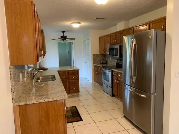 1917 SW Aaron LN, Port Saint Lucie, FL 34953