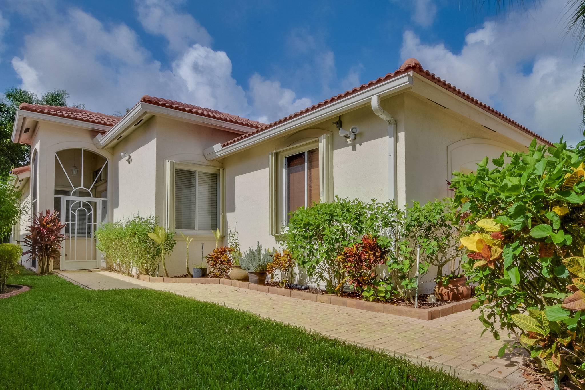 9672 Sandpiper LN, West Palm Beach, FL 33411