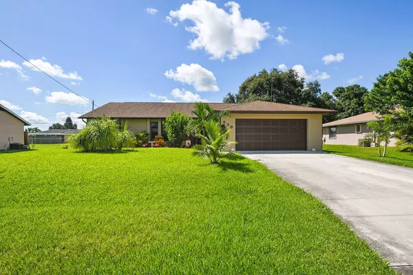 536 SE Greenway TER, Port Saint Lucie, FL 34983