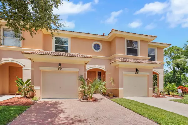 237 River Bluff LN, Royal Palm Beach, FL 33411