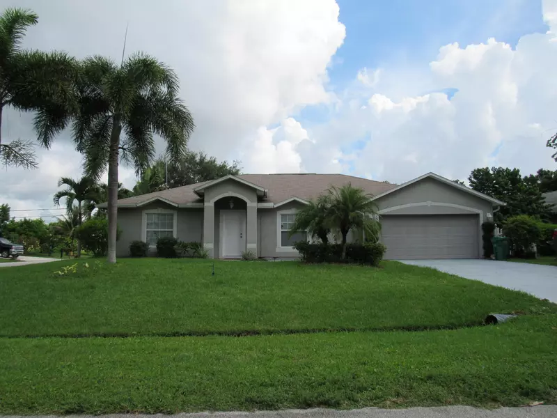 1597 SW Silver LN, Port Saint Lucie, FL 34953