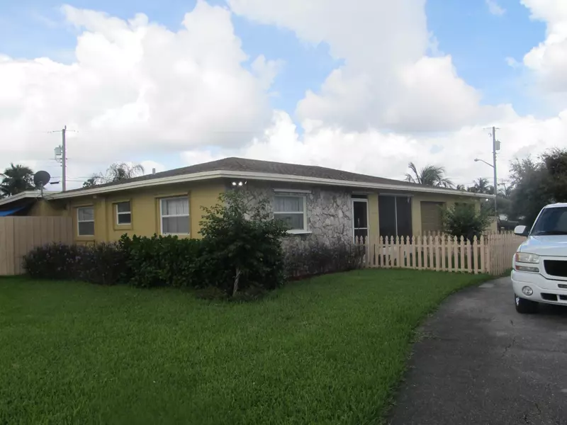 1323 NW 8th CT, Boynton Beach, FL 33426