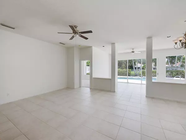 Jupiter, FL 33458,122 Hampton CIR