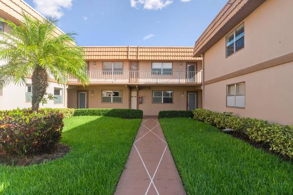 210 Flanders E, Delray Beach, FL 33484