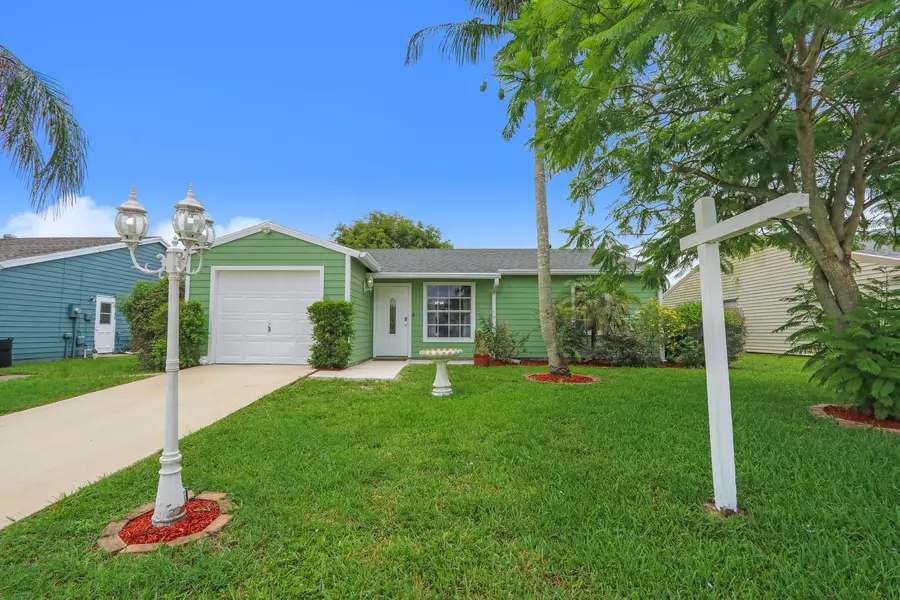 5283 W W Canal CIR, Lake Worth, FL 33467