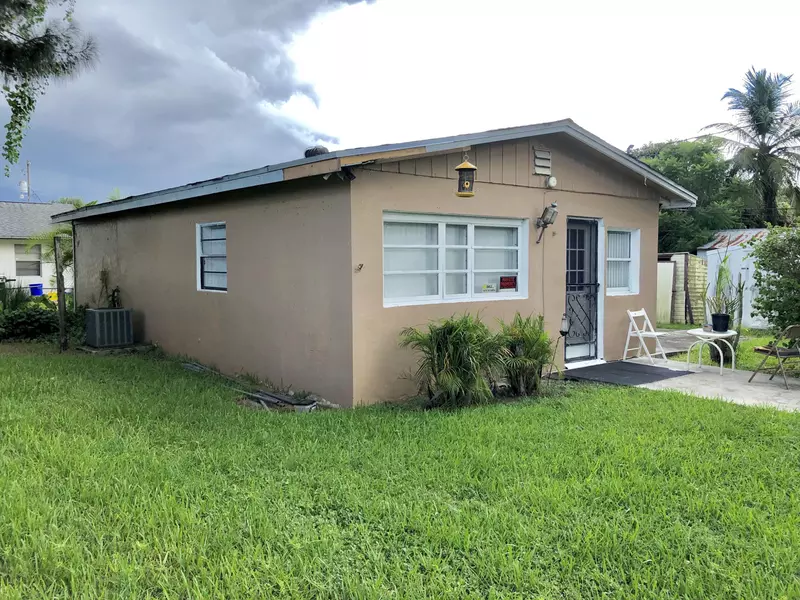 4860 Alberta AVE, West Palm Beach, FL 33417