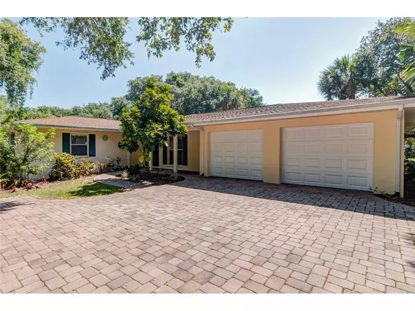 911 Sandpiper LN, Vero Beach, FL 32963