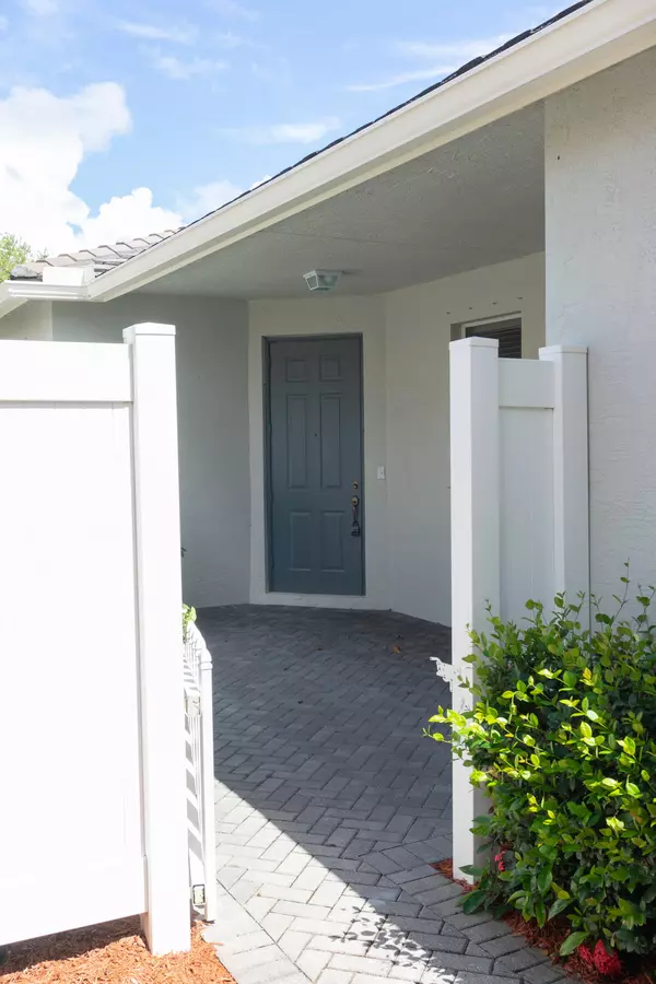 Port Saint Lucie, FL 34986,348 SW Coconut Key WAY