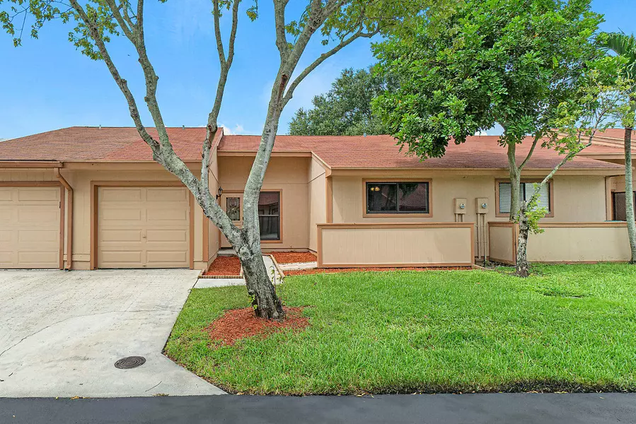 12 Farnworth DR, Boynton Beach, FL 33426