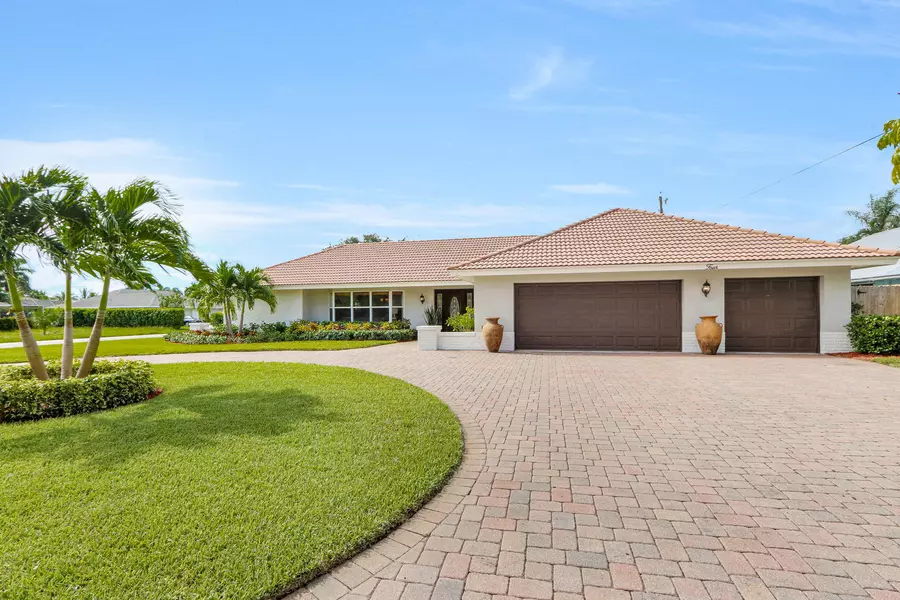 4 SE Turtle Creek DR, Tequesta, FL 33469