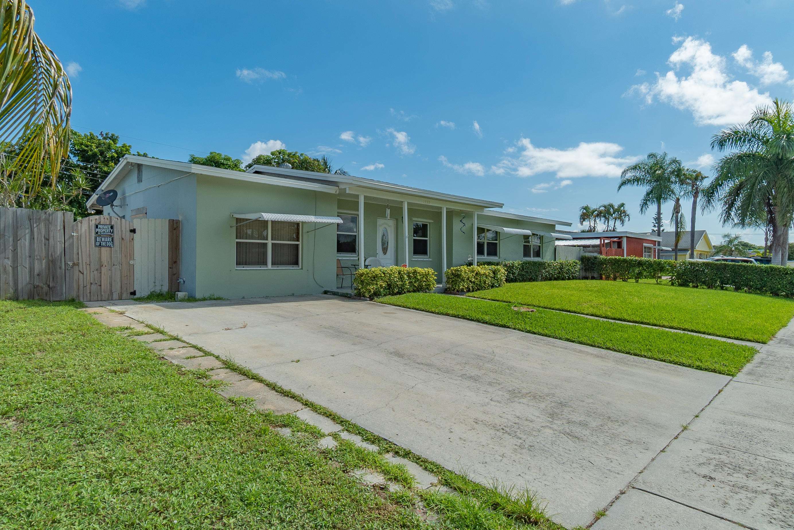Lantana, FL 33462,1339 W Mango ST