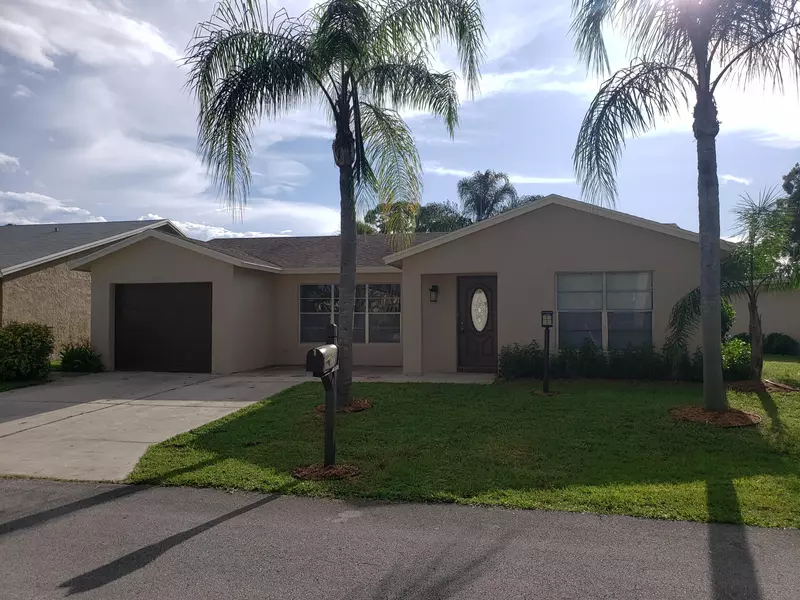 7086 Pine Manor DR, Lake Worth, FL 33467