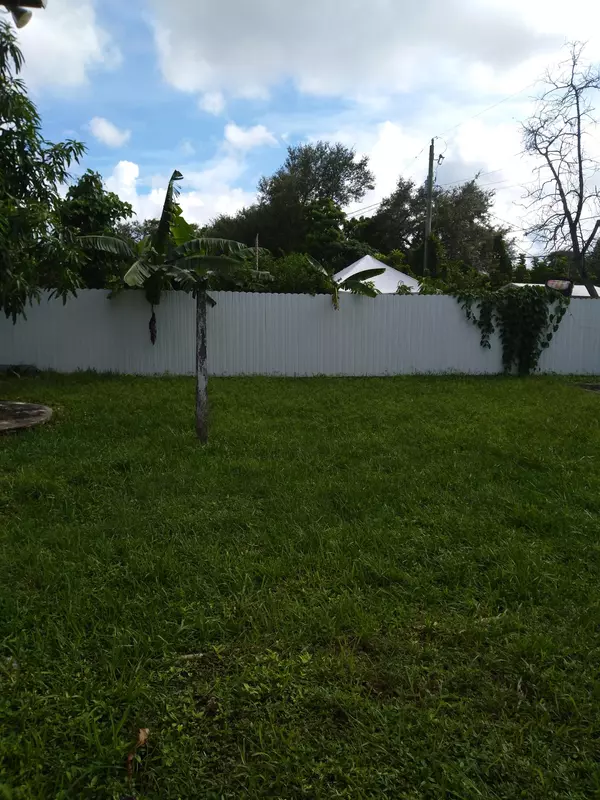 North Miami Beach, FL 33162,870 NE 171 ST