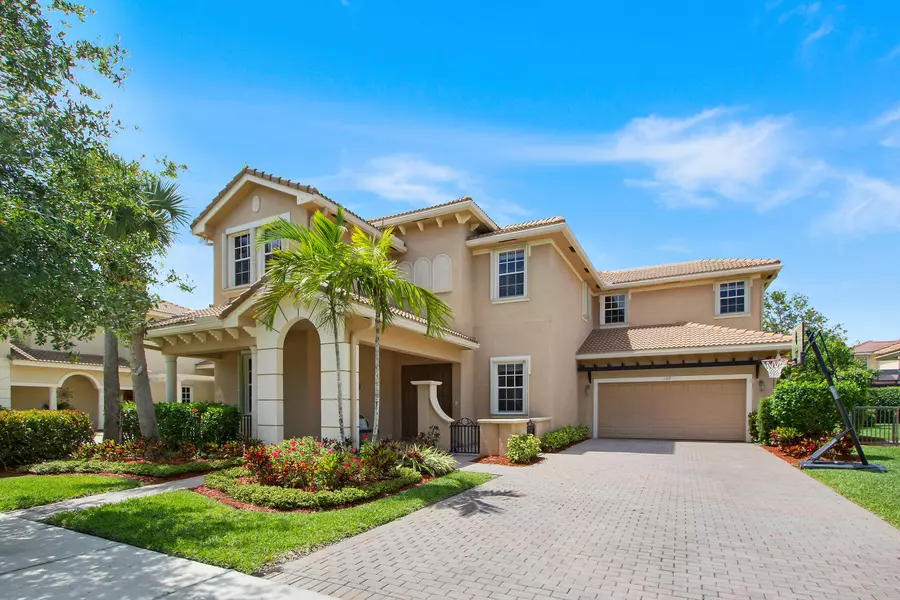 107 Via Azurra, Jupiter, FL 33458