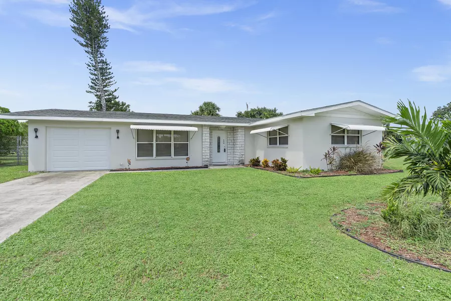 204 Riomar DR, Port Saint Lucie, FL 34952